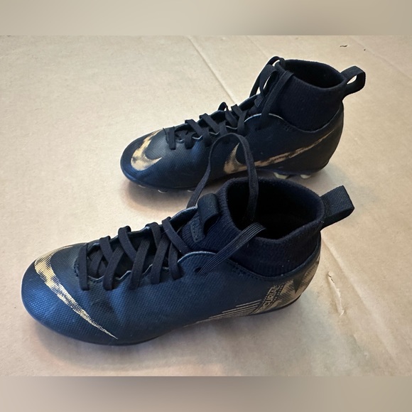 Nike Jr Superfly 7 Club Mercurial Engineer for speed - Picture 2 of 4